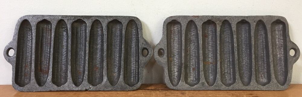 Pair Primitive Vtg Mini Cast Iron Cornbread Corn Cob Shaped Muffin Baking Pan